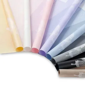 Papier d'emballage imperméable pour fleurs avec motifs de papillons pour les bouquets.