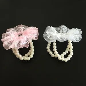 Hermoso conjunto de flores de muñeca de encaje de perlas elegante para bodas y novias.