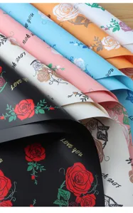 Waterdicht bloemeninpakpapier met rozenmotief voor boeketverpackking en bloemisterijbenodigdheden