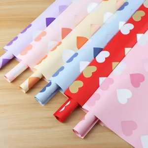 Wasserdichte Blumenverpackung Papierrollen mit süßen Herzmustern für Valentinstag Geschenke
