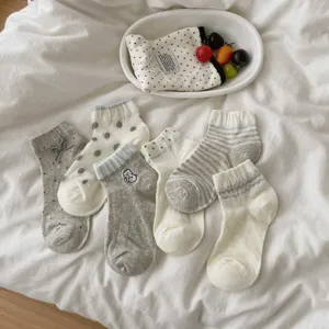 Primavera estate calzini donna tubo medio carino pois righe fiocco ricamo orsetto casual.