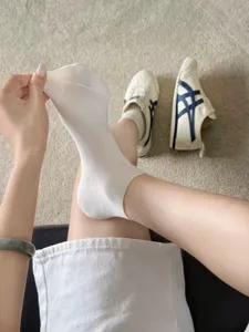 Comfortable white short socks for women, thin cotton design, ideal for summer daily wear.