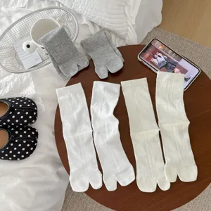 White split toe socks for women, summer thin breathable tabi socks detailed view.