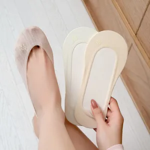 Women ice silk invisible boat socks summer ultra-thin shallow mouth anti-slip sock detail