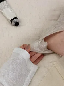 Calzini invisibili in rete traspirante con cotone morbido e silicone antiscivolo integrato.