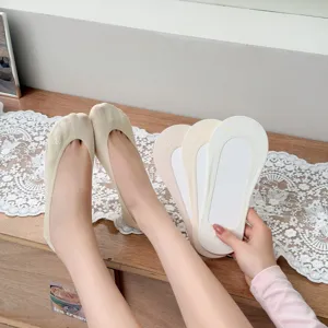 Women summer ultra-thin ice silk shallow cut invisible boat socks with anti-slip silicone heel.