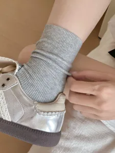 Grey ribbed mid-tube socks for women, vintage style slouch cotton socks for sneakers.