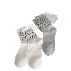 Cute retro bow heart mid-tube cotton women socks, comfortable daily wear and stylish look.