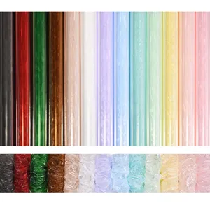 Bunte Blumenverpackungspapier-Rollen mit Glasstruktur und handgeknittertem Design für schöne Sträuße.