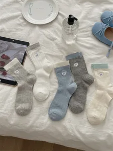 Leuke geborduurde hart middelhoge sokken ademende casual katoenmix sokken voor dames dagelijks gebruik