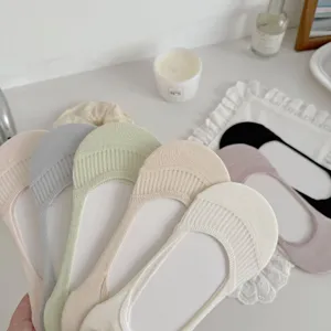 Shallow-cut invisible boat socks detail view, breathable bamboo fiber socks closeup.