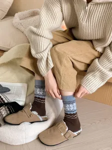 Retro Fair Isle winter warm wool socks for women, thick mid-tube casual knit hosiery.