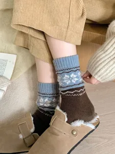 Cozy Fair Isle winter wool socks for women, retro colorblock thickened warm mid-calf knit socks.