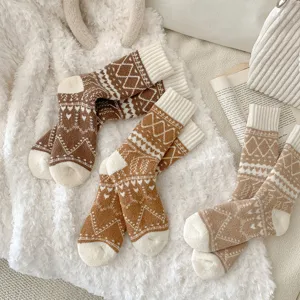 Dicke thermische Winter Wollsocken Detailansicht, gemütliches Strickmuster Design für Herren.