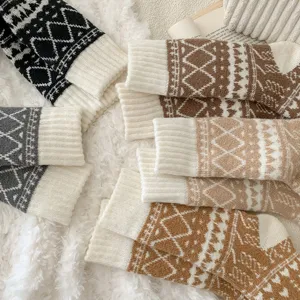 Nahaufnahme von dicken Winter Strick Argyle Wollsocken, kuschelig warmes Mittelsocken.