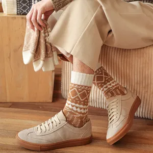 Herren dicke Wolle Winter Thermosocken mit gemütlichem Vintage Muster für kalte Tage.