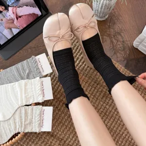 Zomer dunne mesh slouch sokken detailopname, casual ballet stijl beenwarmers voor dames.