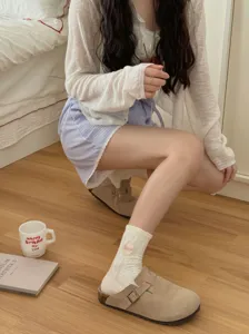Vue détaillée de chaussettes mi-hautes Lolita dentelle nœud, style japonais coton doux.