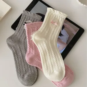 Chaussettes mi-hautes torsadées de style japonais avec nœud mignon et bordure en dentelle.