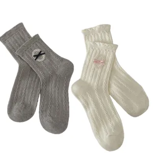 Chaussettes mi-mollet tricotées torsadées pour femmes avec nœud mignon, respirantes et stylées