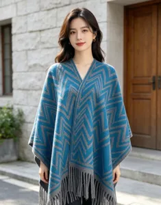 Mantella scialle in maglia chevron da donna, elegante poncho invernale blu e grigio.