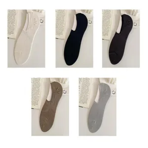 Hommes chaussettes invisibles respirantes vue de détail, chaussettes en coton unies.