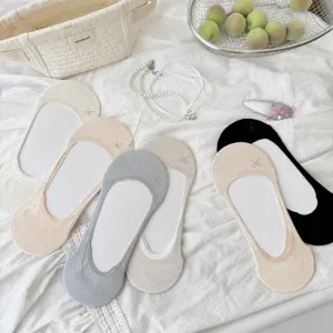 Women's Low Cut Invisible Boat Socks Breathable Cotton Anti-Slip Shallow Mouth Socks With Cute Bow Embroidery