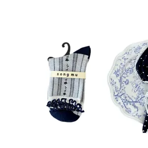 Songmu designer dames middelhoge sokken met schattige volants en gestreept stapelontwerp.
