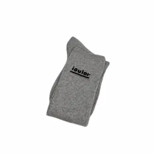 Calzini lunghi in maglia grigia da donna, calze sottili e traspiranti per la primavera e l'estate.