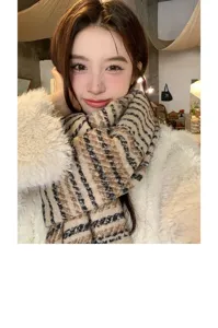 Dicker gestreifter Winterschal für Damen, weicher warmer Quastenschal, stylisches Accessoire.