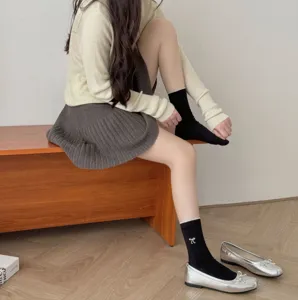 Korean style women contrast color bow embroidery cotton socks detail display indoor shot