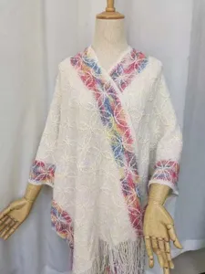 Primavera estate poncho lavorato a maglia mantella etnica scialle con motivo trifoglio colorato