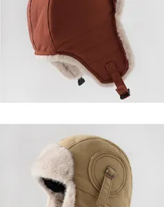 Détail de bonnet aviateur chaud en peluche épaisse d'hiver, chapeau trappeur coupe-vent