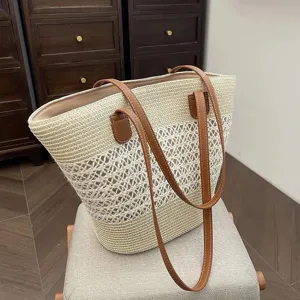Bolso tote tejido de paja de gran capacidad con asas de cuero marron bolsa de verano.