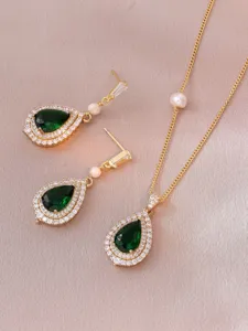 Ensemble collier et boucles d'oreilles goutte d'emeraude zircon perles femme detail