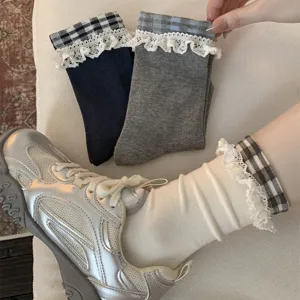 Chaussettes mi-hautes à volants en dentelle et carreaux rétro pour femmes, style tendance.