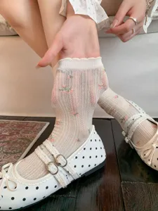 Calzini medi da donna in stile giapponese con stampa floreale, mesh traspirante e bordo in pizzo.