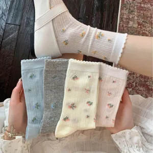 Calze al polpaccio floreali giapponesi traspiranti in mesh design di pizzo dolce per donne
