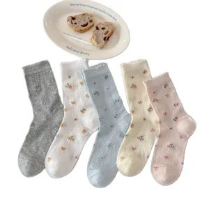 Calzini al polso floreali giapponesi da donna, rete traspirante, comodi e deliziosi dettagli in pizzo.