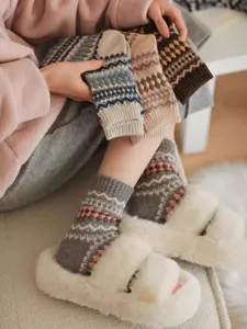Vintage Fair Isle wool socks women winter cozy thermal knit mid-tube retro pattern socks.