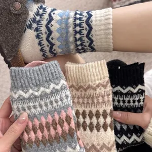Retro Fair Isle Wool Blend Crew Socks Women Thickened Warm Winter Slouch Socks Ethnic Geometric Pattern Fashion Hosiery