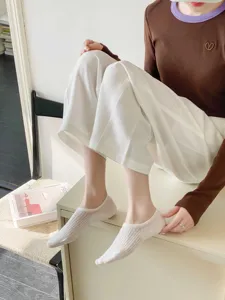 Summer thin breathable mesh invisible boat socks for women, anti-slip short white socks.