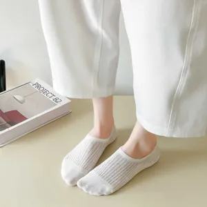 White low-cut mesh socks breathable thin invisible boat socks for women summer daily wear