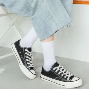 Einfarbige weiße Wadensocken für Damen, atmungsaktive Freizeitsocken für Frühling und Sommer.