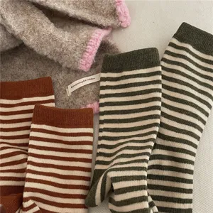 Dames herfst winter middelhoge sokken bruin donkergroen gestreept stijlvol gezellig