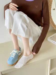 Comfortable white mesh invisible boat socks detail view, breathable summer ankle socks style.