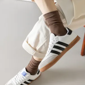 Calcetines de media pantorrilla de algodón liso para hombre, transpirables estilo casual.