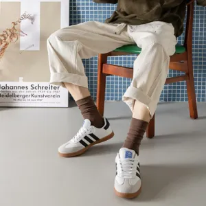Calcetines de tubo medio para hombre de algodón liso sin costuras de alta calidad, estilo casual.