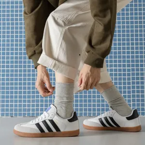 Calcetines grises lisos para hombre, algodón transpirable cómodo sin costuras casual de negocios.