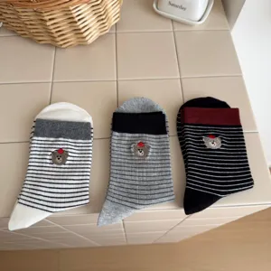 Chaussettes mi-hautes rayées mignonnes pour femmes, style coréen en coton décontracté avec broderie.